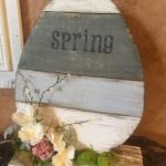 Decorazione Pasquale con bancale di legno