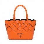 Mini shopping Prada in pelle intrecciata estate 2020 color arancio papaya