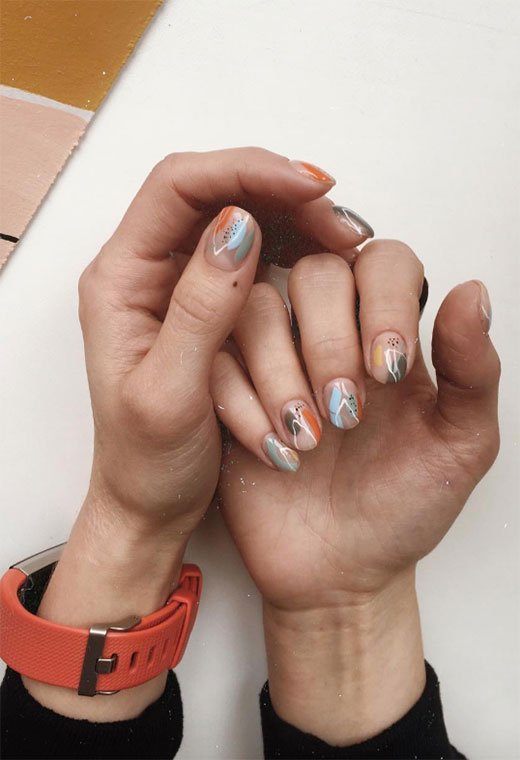 Nail Art a tavolozza di colori moda unghie 2020