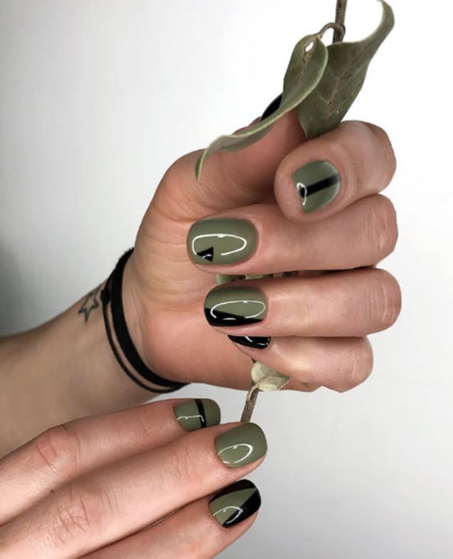 Nail art minimalista verde militare e nera moda unghie 2020