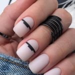 Semplice manicure minimalista moda unghie 2020