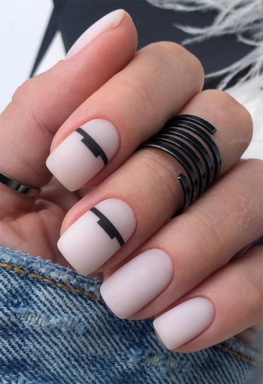 Semplice manicure minimalista moda unghie 2020