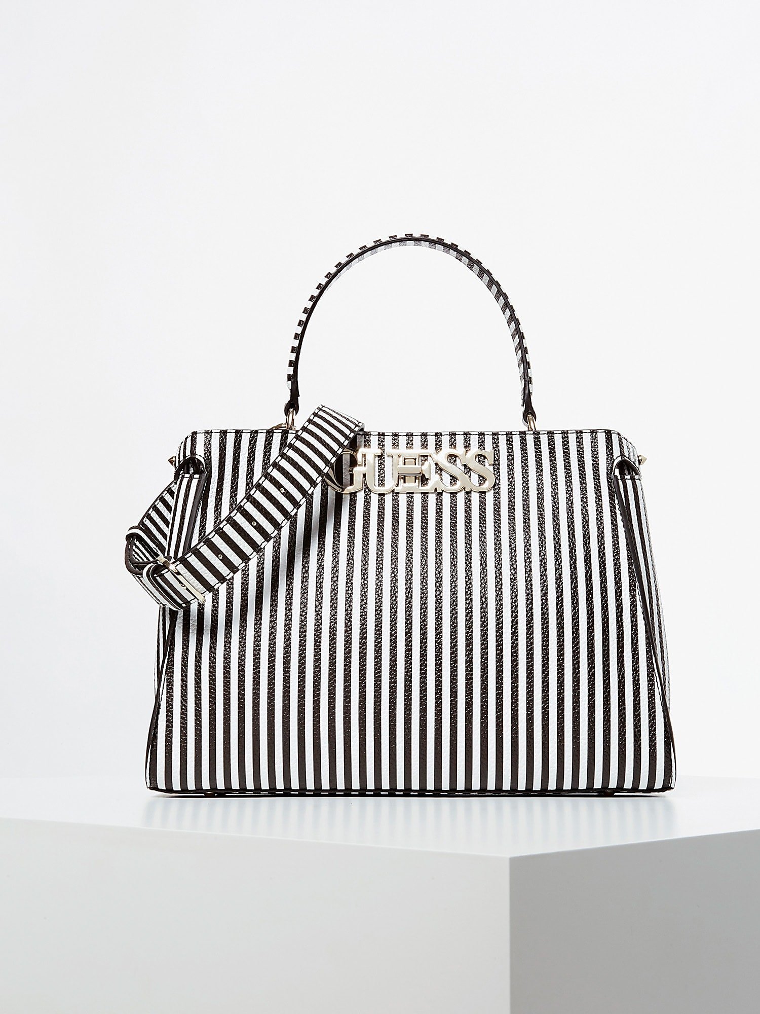 Borsa a mano e a tracolla Guess mod Alby prezzo 149 euro estate 2020