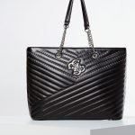 Shopper Corinne Guess estate 2020