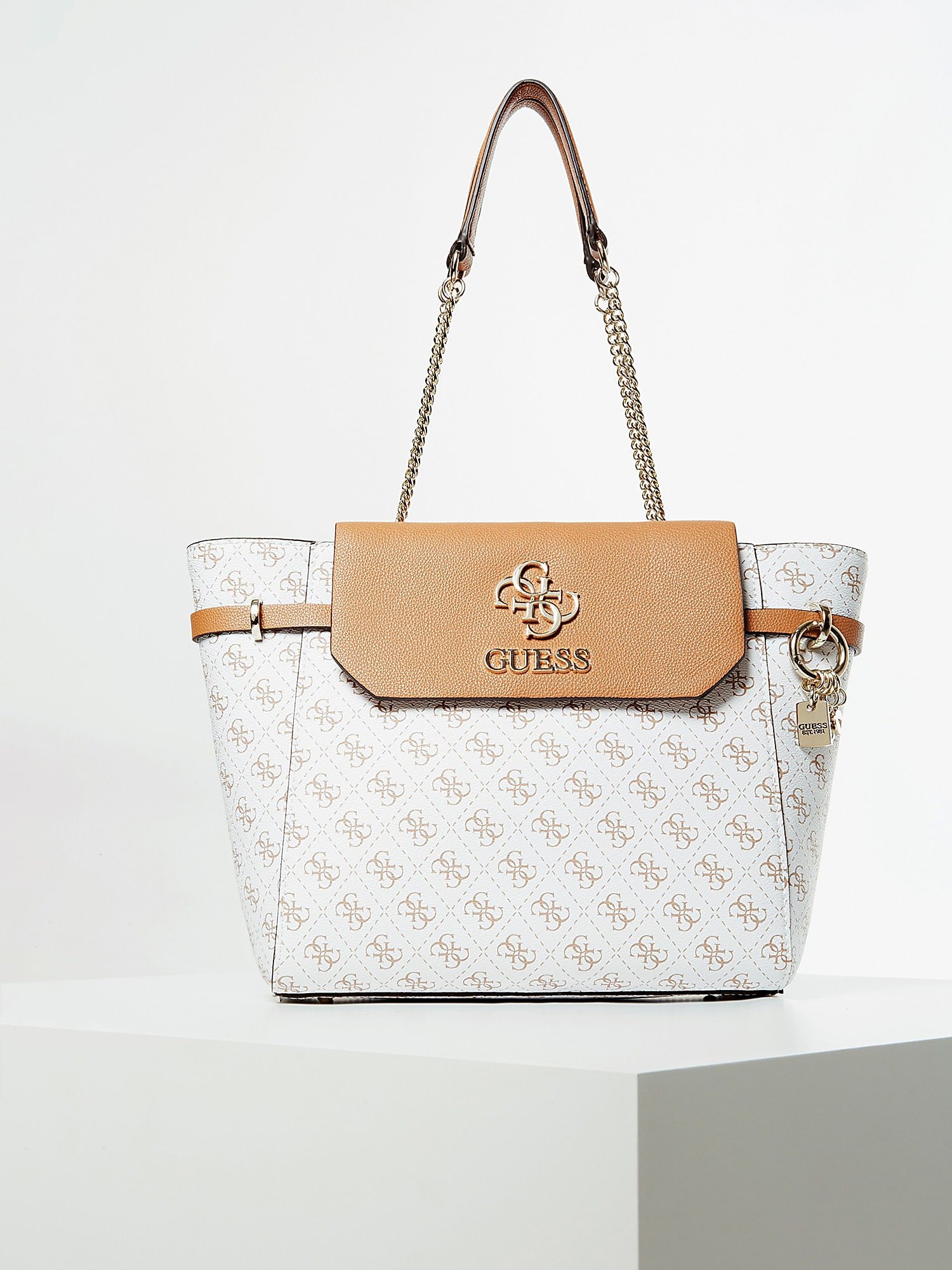 Shopper Guess con logo all over estate 2020 prezzo 149 euro mod Esme