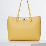 Shopper Uptown chic Guess collezione estate 2020 prezzo 129 euro