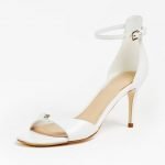 Raffinato sandalo Guess con tacco a spillo modello Abiri