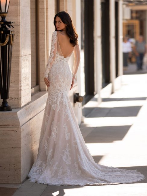 Abito da sposa a sirena in pizzo con maniche lunghe Pronovias 2021 mod Cannon Abito da sposa a sirena in pizzo con maniche lunghe Pronovias 2021 mod Cannon