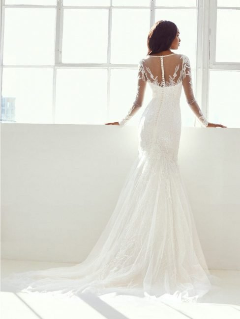 Abito da sposa a sirena in tulle e perline a maniche lunghe Pronovias 2021 mod Lee Abito da sposa a sirena in tulle e perline a maniche lunghe Pronovias 2021 mod Lee
