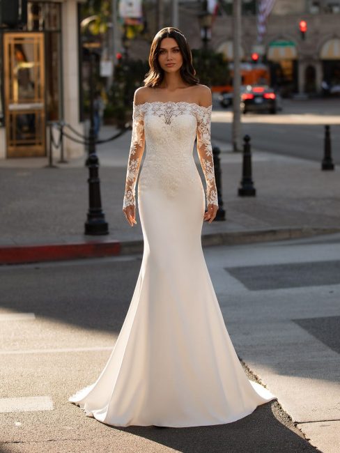 Abito da sposa off the shoulder Pronovias 2021 Abito da sposa off the shoulder Pronovias 2021