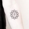 Foto tatuaggio OM dentro al Mandala