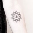 Foto tatuaggio OM dentro al Mandala