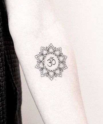 Foto tatuaggio OM dentro al Mandala