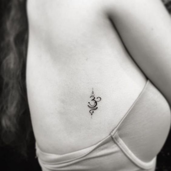Piccolo tatuaggio OM