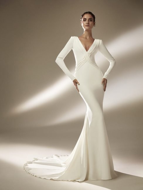 Pronovias abito da sposa a sirena minimal chic Pronovias abito da sposa a sirena minimal chic