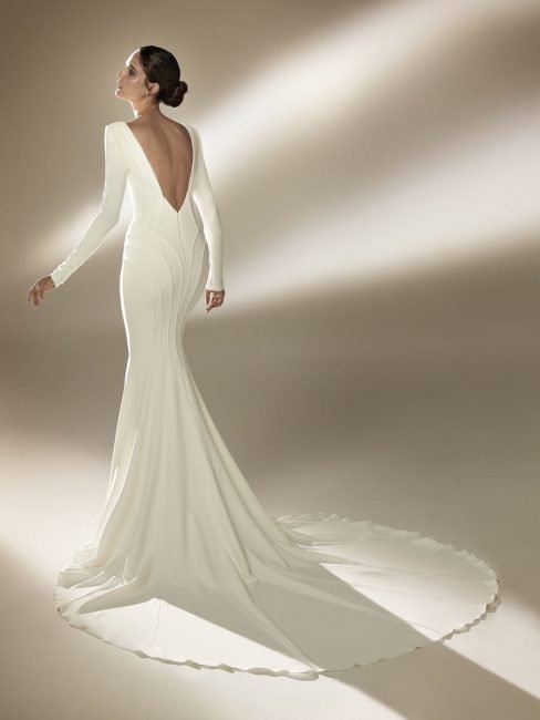 Pronovias abito da sposa a sirena minimal chic mod Burton Pronovias abito da sposa a sirena minimal chic mod Burton