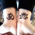 Tatuaggi OM con Fior di Loto