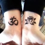 Tatuaggi OM con Fior di Loto