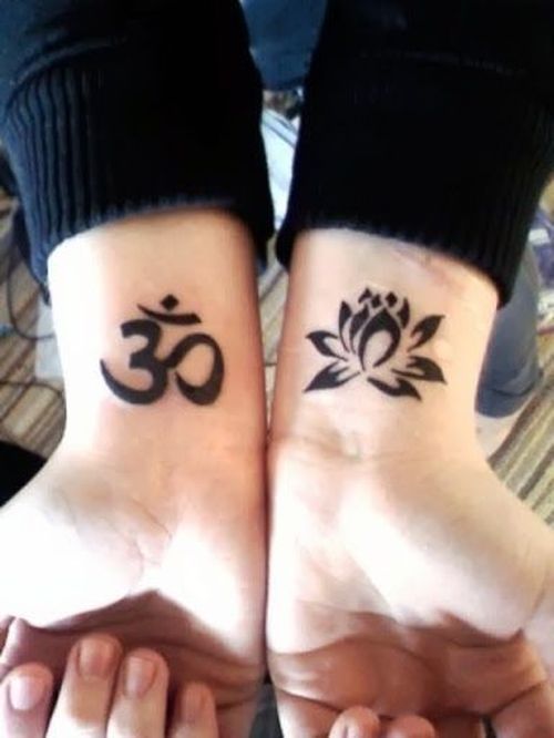 Tatuaggi OM con Fior di Loto