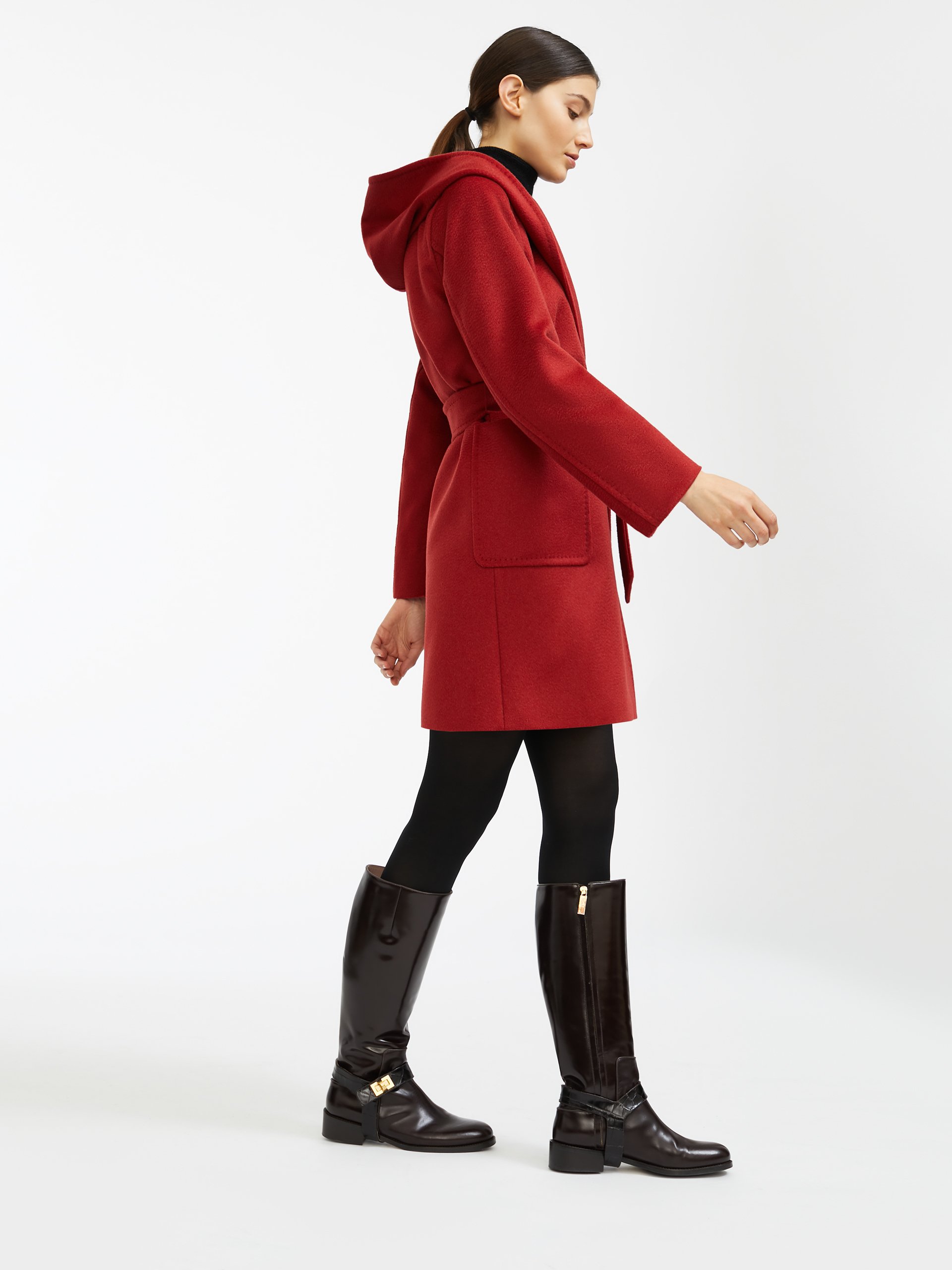 Cappotto corto a vestaglia in cammello Max Mara modello Rialto prezzo 1300 euro