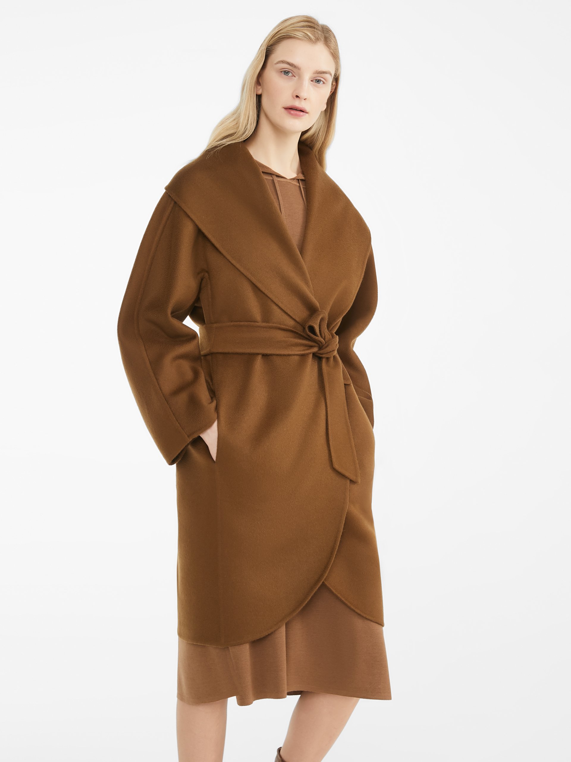 Max Mara cappotto a vestaglia over in cachemire modello Galles inverno 2020 2021