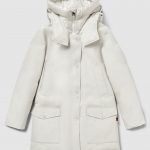 Nuovo Arctic parka Woolrich con doppio cappuccio e collo alto colore white stone collezione invernale 2021