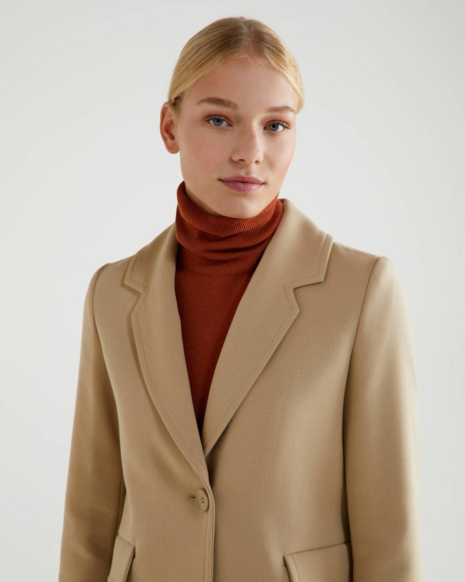 Cappottino beige Benetton catalogo autunno inverno 2020 2021