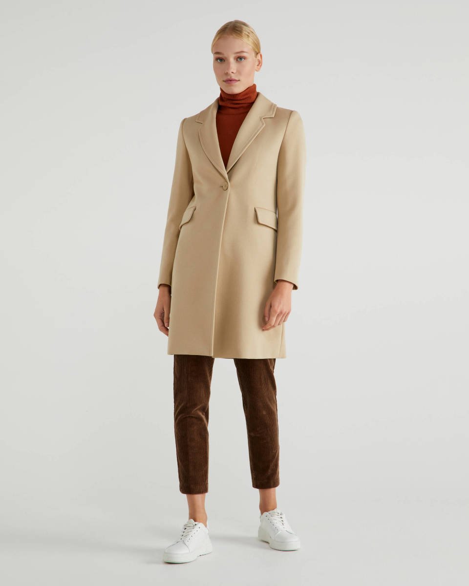 Cappottino beige Benetton collezione autunno inverno 2020 2021