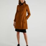 Cappotto Benetton colore marrone collezione inverno 2020 2021