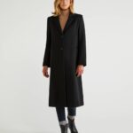 Cappotto lungo nero Benetton collezione inverno 2021