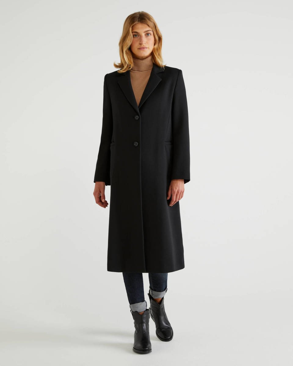 Cappotto lungo nero Benetton collezione inverno 2021