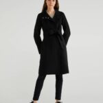 Cappotto nero con cintura Benetton inverno 2020 2021