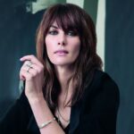 Taglio capelli lunghi con frangia da signora inverno 2021