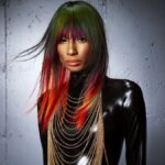 Taglio capelli lunghi lisci con frangia sfilati scalati