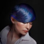 Taglio corto con capelli blu inverno 2021