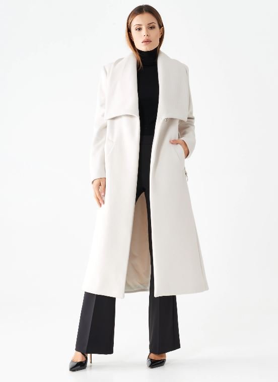 Elegante cappotto lungo a vestaglia bianco Rinascimento collezione 2021