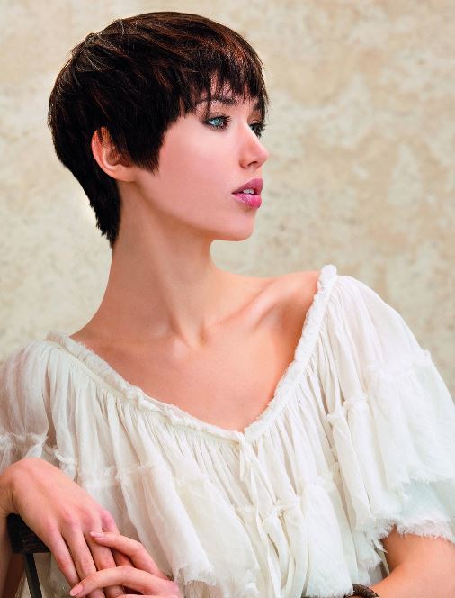 Immagini Capelli Corti Donna 2021