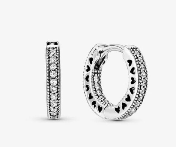 Orecchini a cerchio in argento con cuori e zirconi Pandora 2021 Orecchini a cerchio in argento con cuori e zirconi Pandora 2021
