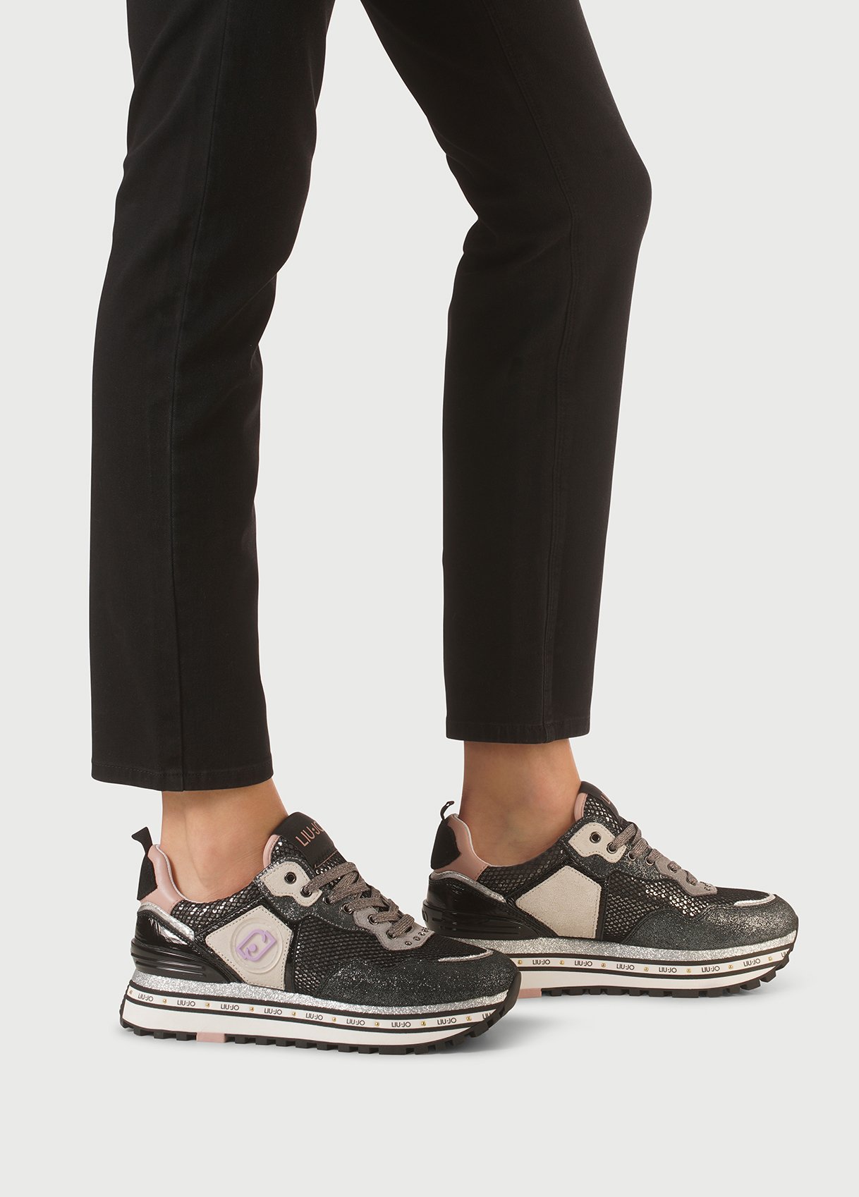 Nuove sneakers Liu Jo in glossy suede nero 2021