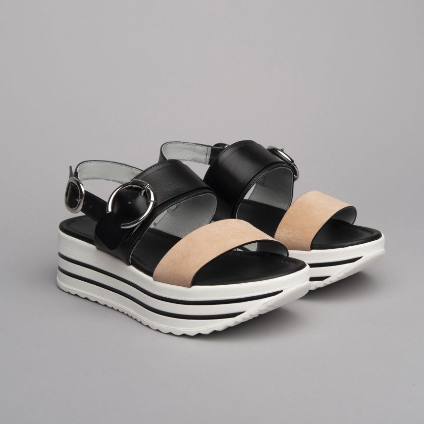 Sandali con suola platform e maxi fibbia NG 2021