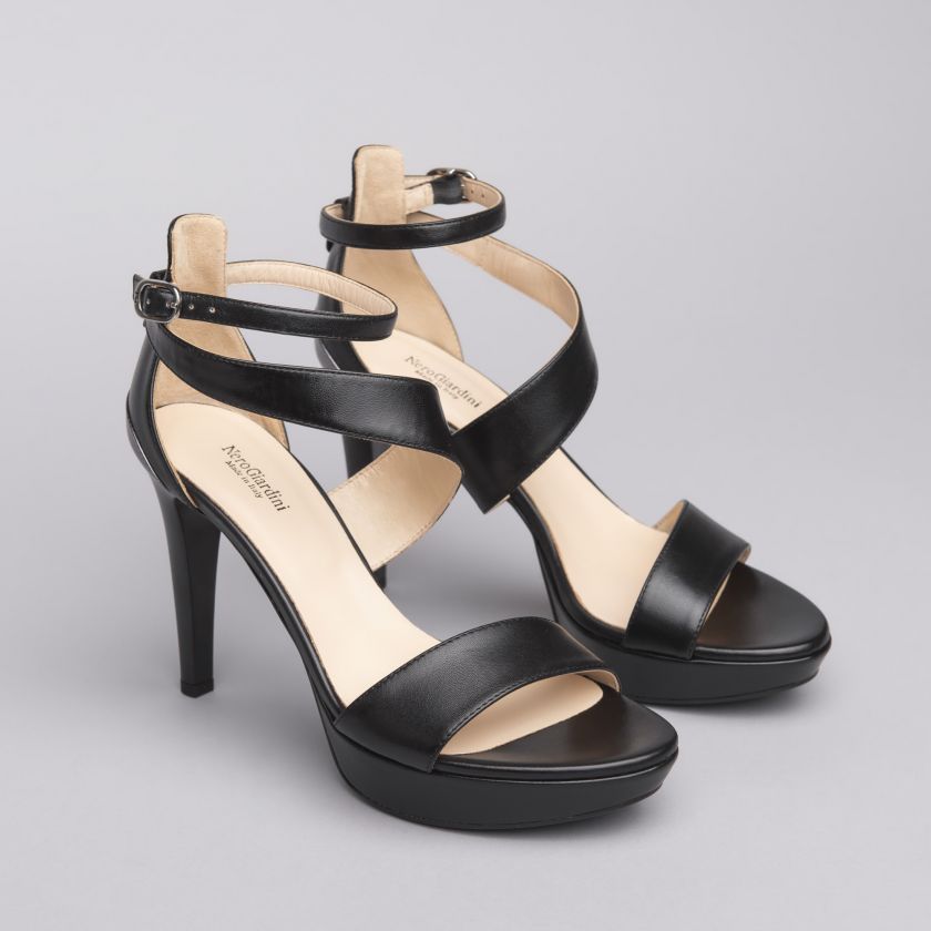 Sandali con tacco alto NG