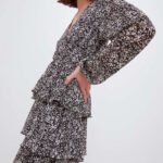 Vestito a maniche lunghe a balze Motivi collezione primavera estate 2021