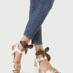 Liu Jo Sandali con tacco medio e foulard animalier