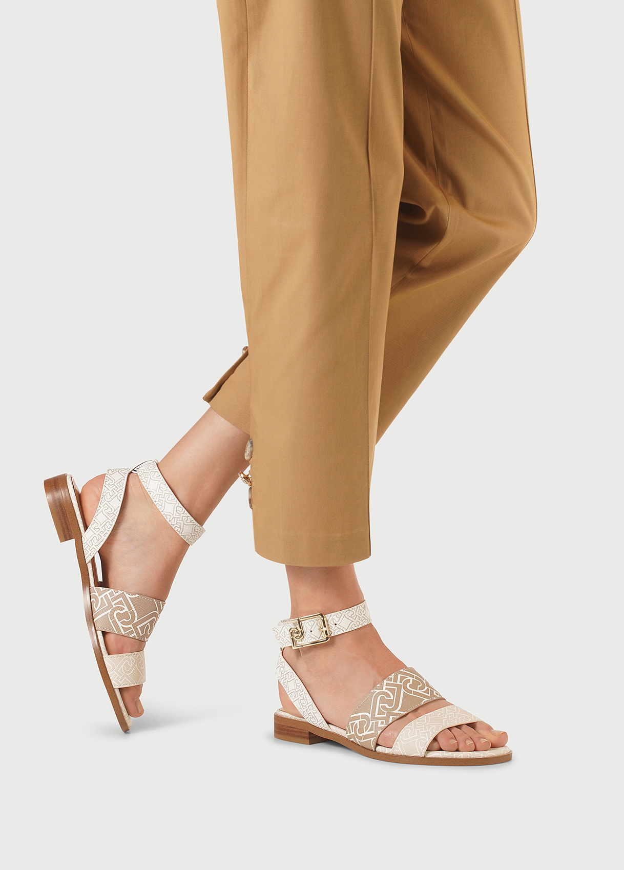 Sandali bassi Liu Jo con logo collezione estate 2021