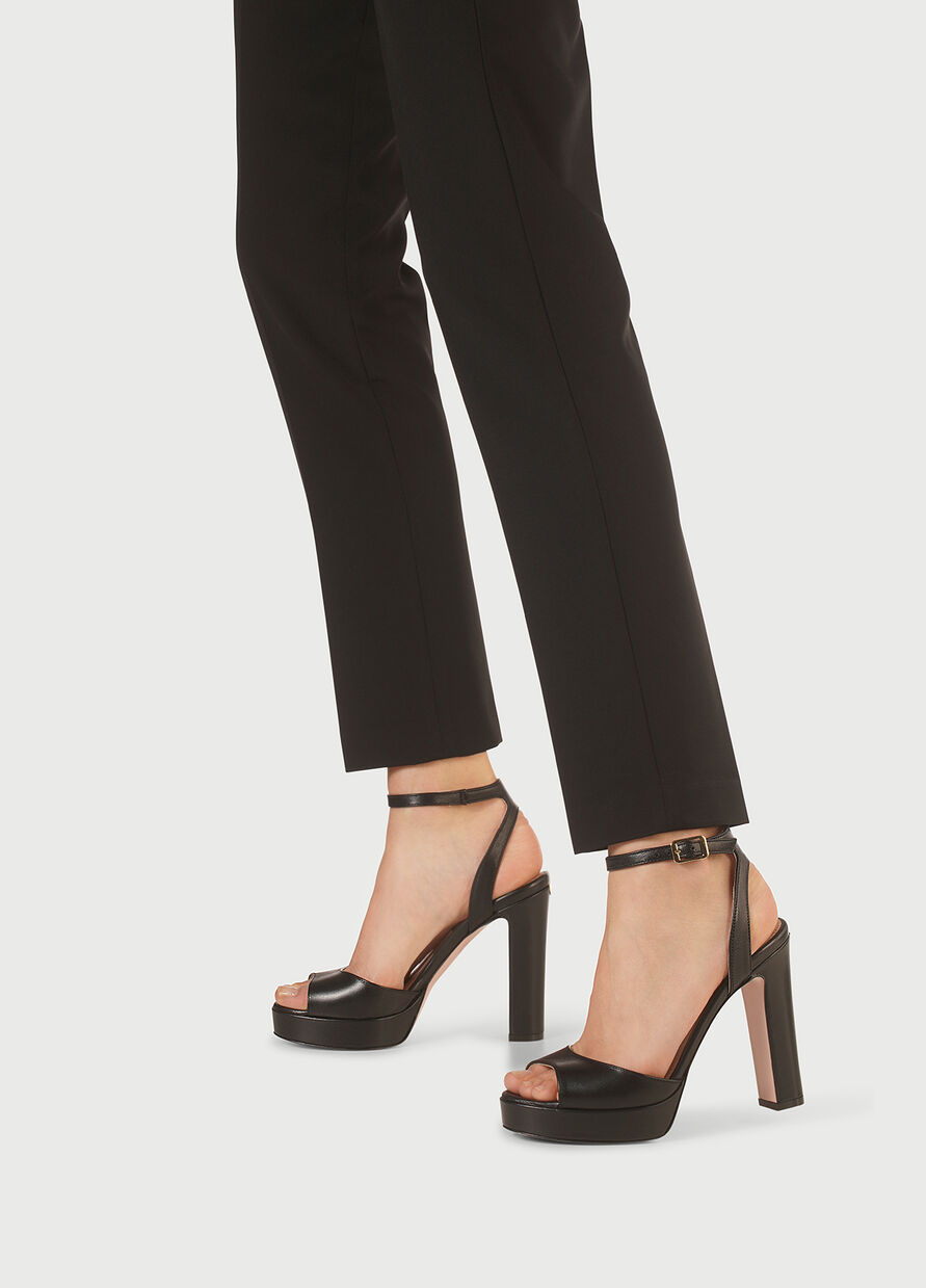 Sandali in pelle con tacco alto e plateau estate 2021