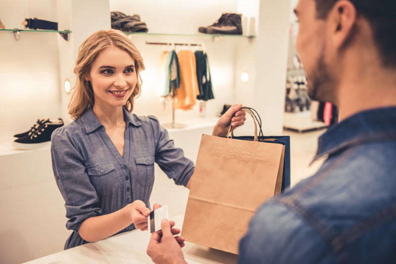 Lavorare come commessa requisiti e opportunita