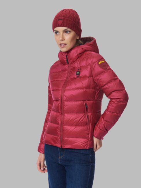 Piumino Blauer colore amarena collezione inverno 2022 Piumino Blauer colore amarena collezione inverno 2022
