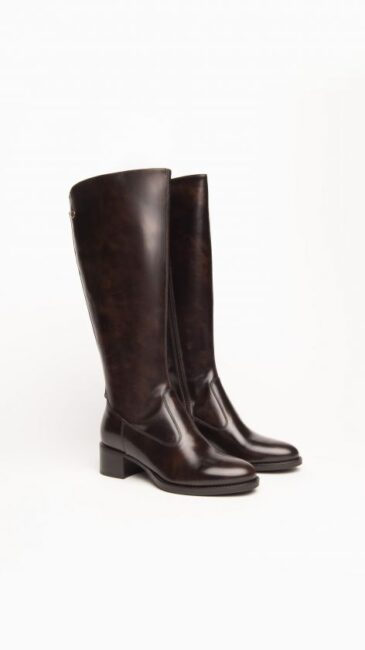 Stivale NG in pelle marrone collezione inverno 2022 Stivale NG in pelle marrone collezione inverno 2022