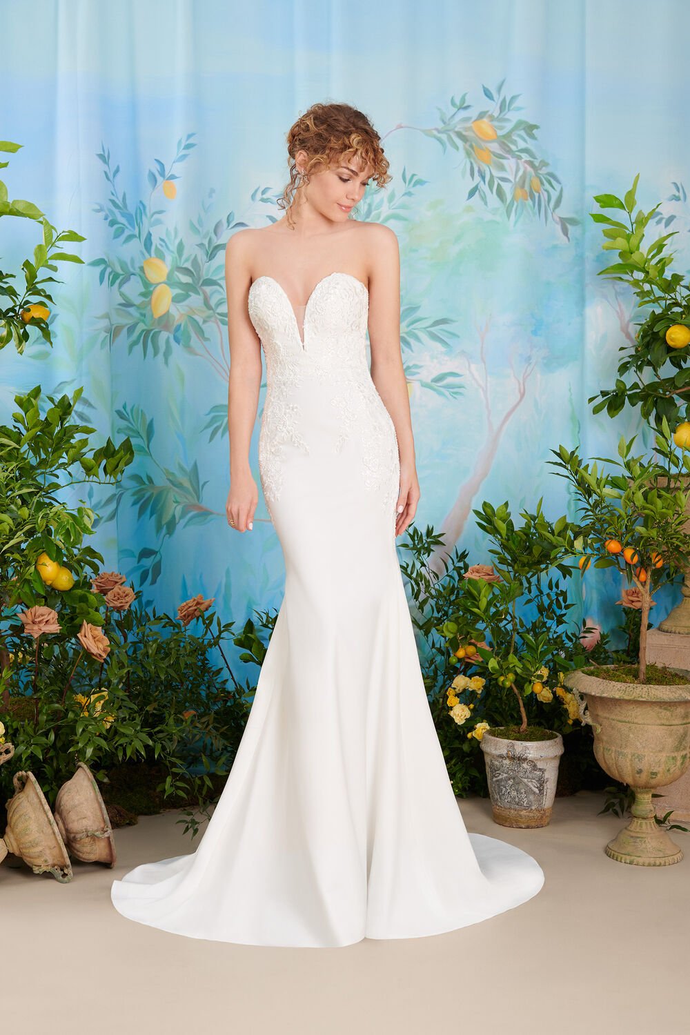 Vestito da sposa con scollo a cuore con stecche 2022