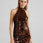 Abito animalier con paillettes Bershka